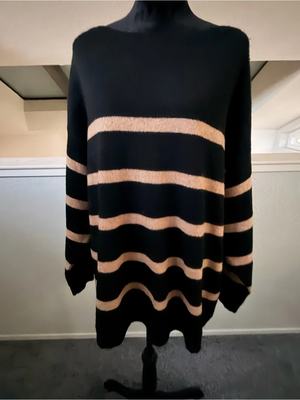 Torrid Women’s Rib-Knit Pullover Sweater Black/Beige Stripe Size 2 Boat Neck